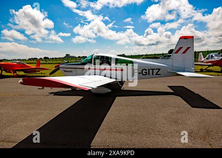 Vue d'un voyageur AA-5 américain, F-GITZ, en train de rouler après avoir atterri à Manston, pendant le vol caritatif Kent Strut, Thanet, Kent Banque D'Images