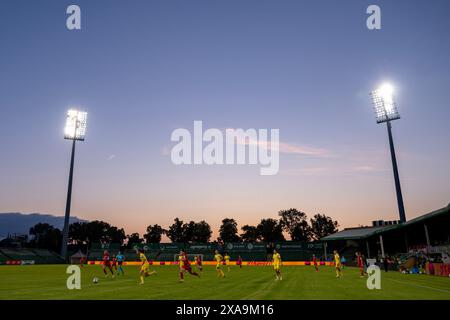 POZNAN, POLOGNE - 04 JUIN 2024 : vue générale du match de qualification de l'UEFA pour l'Euro 2025 féminin de la Ligue B entre les femmes ukrainiennes et les femmes du pays de Galles au Stadion Miejski W Grodzisku en Pologne le 4 juin 2024. (Photo par Ashley Crowden/FAW) Banque D'Images