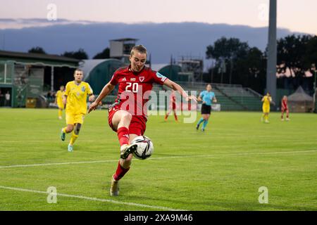 POZNAN, POLOGNE - 04 JUIN 2024 : Carrie Jones du pays de Galles lors du match de qualification de l'UEFA Women's Euro 2025 League B entre les femmes ukrainiennes et les femmes du pays de Galles au Stadion Miejski W Grodzisku en Pologne le 4 juin 2024. (Photo par Ashley Crowden/FAW) Banque D'Images