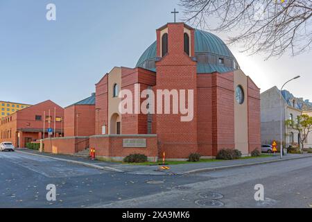 Fredrikstad, Norvège - 28 octobre 2016 : préparé Église catholique Birgitta bâtiment en briques rouges au jour de l'automne. Banque D'Images