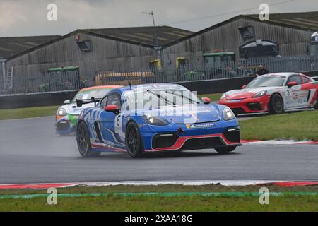 Oskar dix, Team Parker Racing, Porsche 718 Cayman GT4 Clubsport, Porsche Sprint Challenge Great Britain 2024, une série unique avec tous les pilotes Banque D'Images