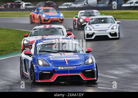 Oskar dix, Team Parker Racing, Porsche 718 Cayman GT4 Clubsport, Porsche Sprint Challenge Great Britain 2024, une série unique avec tous les pilotes Banque D'Images