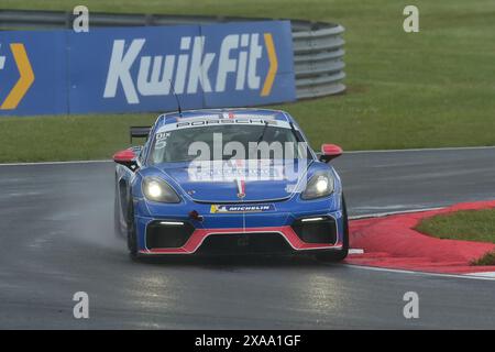 Oskar dix, Team Parker Racing, Porsche 718 Cayman GT4 Clubsport, Porsche Sprint Challenge Great Britain 2024, une série unique avec tous les pilotes Banque D'Images