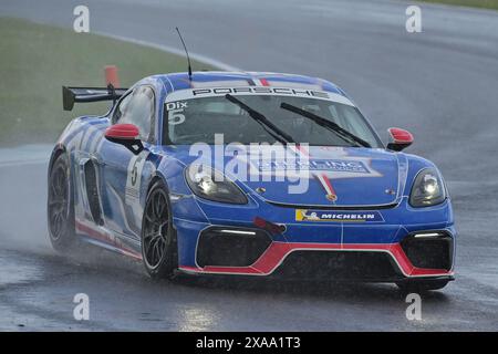 Oskar dix, Team Parker Racing, Porsche 718 Cayman GT4 Clubsport, Porsche Sprint Challenge Great Britain 2024, une série unique avec tous les pilotes Banque D'Images