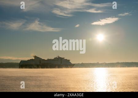 Kiel, quartier de la ville Holtenau, eau froide vapeur dans l'air chaud, fjord de Kiel, mer Baltique, Schleswig-Holstein, Allemagne du Nord Banque D'Images