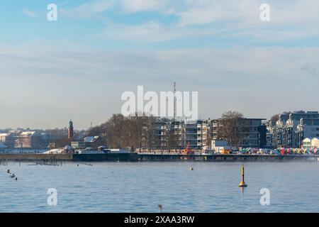 Kiel, quartier de la ville Holtenau, quartier habitable populat à l'architecture moderne,, fjord de Kiel, mer Baltique, Schleswig-Holstein, Allemagne du Nord Banque D'Images