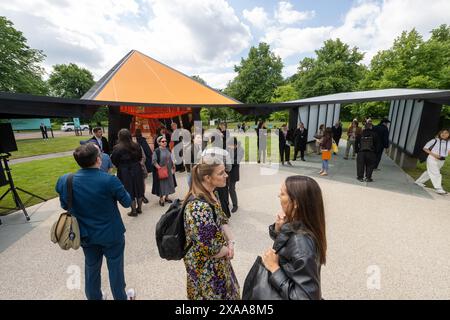 Londres, Royaume-Uni, 5 juin 2024. Le 23e pavillon Serpentine intitulé Archipelagic Void par l'architecte coréen Minsuk Cho basé à Séoul et sa firme Mass Studies est dévoilé à Serpentine South. Composé de cinq «îles», chaque structure du Pavillon est unique en taille, forme, nom et objectif, offrant une plate-forme multiforme pour le programme live de Serpentine de juin à octobre. Banque D'Images