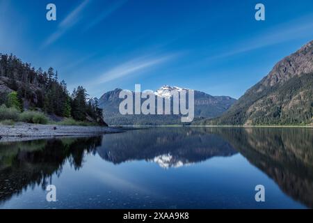 Une vue panoramique du lac Buttle dans le magnifique parc provincial Strathcona sur l'île de Vancouver, Canada BC Banque D'Images