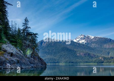 Une vue panoramique du lac Buttle dans le magnifique parc provincial Strathcona sur l'île de Vancouver, Canada BC Banque D'Images