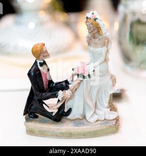 Un gros plan de la décoration de gâteau de mariage du jour des morts Banque D'Images