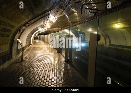 Madrid, Espagne- 8 avril 2023 : Station fantôme Chamberi, le premier métro ouvert qui a ouvert à Madrid Banque D'Images