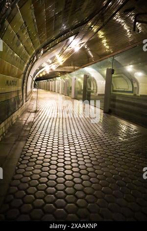 Madrid, Espagne- 8 avril 2023 : Station fantôme Chamberi, le premier métro ouvert qui a ouvert à Madrid Banque D'Images