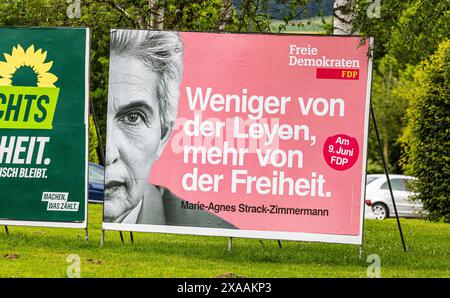 Lauchringen, Allemagne, 26 mai 2024 : affiche de campagne de la candidate Marie-Agnes Strack-Zimmermann du Parti démocratique libre (FDP) pour le U. Banque D'Images