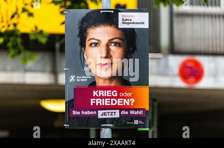 Stuttgart, Allemagne, 3 juin 2024 : une affiche électorale de Sahra Wagenknecht, qui a fondé l'Alliance Sahra Wagenknecht, pour les prochaines élections européennes Banque D'Images