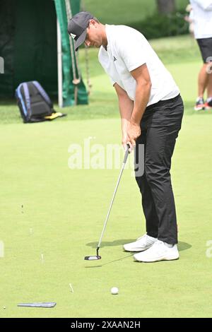 Dublin, Ohio, États-Unis. 5 juin 2024. Ludvig Aberg (SWE) sur le putting green pendant le Golden Bear Pro Am au Memorial Tournament à Dublin, Ohio. Brent Clark/Cal Sport Media/Alamy Live News Banque D'Images