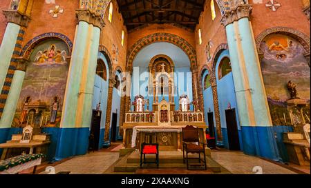 Intérieur coloré de la cathédrale de la fabrique Mary, Wau, Western Bahr el Ghazal, Soudan du Sud, Afrique Banque D'Images