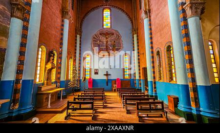 Intérieur coloré de la cathédrale de la fabrique Mary, Wau, Western Bahr el Ghazal, Soudan du Sud, Afrique Banque D'Images