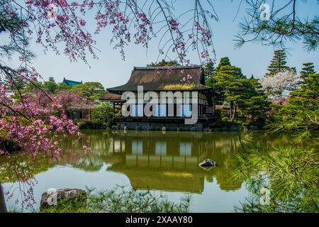 Parc Okazaki dans le sanctuaire Heian Jingu, Kyoto, Honshu, Japon, Asie Banque D'Images