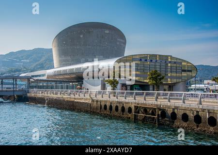 Bâtiment portuaire moderne, Nagasaki, Kyushu, Japon, Asie Banque D'Images