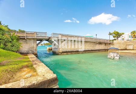 Somerset Bridge, le pont-levis le plus court au monde, avec une portée de seulement 32 pouces, Somerset Island, Bermudes, Atlantique Nord Banque D'Images