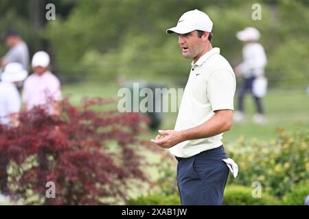 Dublin, Ohio, États-Unis. 5 juin 2024. Scottie Scheffler (USA) sur le putting green pendant le Golden Bear Pro Am au Memorial Tournament à Dublin, Ohio. Brent Clark/Cal Sport Media/Alamy Live News Banque D'Images