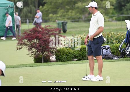 Dublin, Ohio, États-Unis. 5 juin 2024. Scottie Scheffler (USA) sur le putting green pendant le Golden Bear Pro Am au Memorial Tournament à Dublin, Ohio. Brent Clark/Cal Sport Media/Alamy Live News Banque D'Images