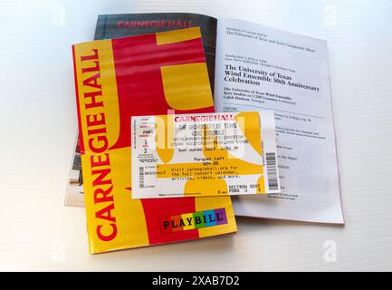 Playbilll et billet pour la représentation de Carnegie Hall de l'ensemble à vent de l'université du Texas, 2 juin 2024, New York City, États-Unis Banque D'Images