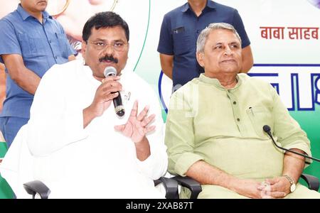 Patna, Inde. 05 juin 2024. PATNA, INDE - 5 JUIN : Umesh Kushwaha, président de l'UJD Bihar, avec le ministre du Bihar Vijay Choudhary, s'adressant à une conférence de presse au bureau de l'UJD le 5 juin 2024 à Patna, en Inde. (Photo de Santosh Kumar/Hindustan Times/Sipa USA) crédit : Sipa USA/Alamy Live News Banque D'Images