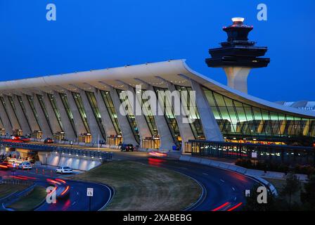 Aéroport international de Dulles la nuit Banque D'Images