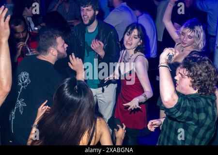 Vie nocturne londonienne dans un club de rock Banque D'Images