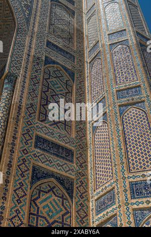 20 JUIN 2023, SAMARCANDE, OUZBÉKISTAN : mosaïque de la mosquée Bibi-Khanym, Samarcande, Ouzbékistan image rapprochée Banque D'Images