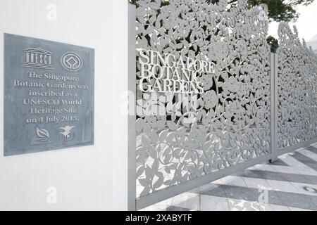 5 juin 2024. La porte principale des jardins botaniques de Singapour, classée au patrimoine mondial de l'UNESCO depuis juillet 2015. Banque D'Images