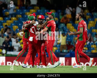 Bridgetown, Barbade. 06 juin 2024. Coupe du monde ICC T20 2024 - Australie - Oman Oman célèbre après le licenciement de l'australien Mitch Marsh pour 14 manches alors que l'Australie affronte Oman lors de la Coupe du monde ICC T20 au Kensington Oval, Bridgetown, Barbade. Crédit : Ian Jacobs/Alamy Live News Banque D'Images