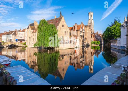 Décor du Quai du Rosaire, Rozenhoedkaai en néerlandais, situé à Bruges, Belgique Banque D'Images