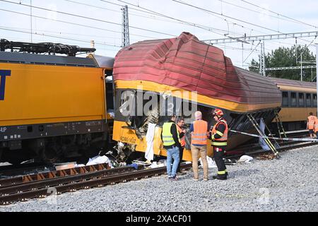 Pardubice, République tchèque. 06 juin 2024. La scène d'un accident ferroviaire à Pardubice, République tchèque, le 6 juin 2024. Un train de passagers et de marchandises est entré en collision la veille, tuant quatre personnes. Crédit : Josef Vostarek/CTK photo/Alamy Live News Banque D'Images