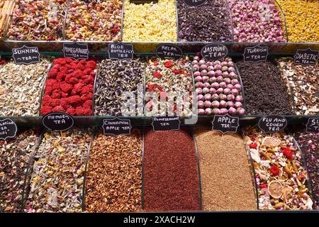 Bazar égyptien avec affichage de thé, Istanbul, Turquie, Europe Copyright : G&MxTherin-Weise 1131-2092 Banque D'Images