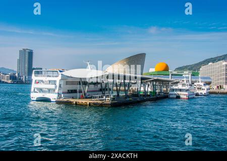 Bâtiment portuaire moderne, Nagasaki, Kyushu, Japon, Asie Copyright : MichaelxRunkel 1184-11752 Banque D'Images