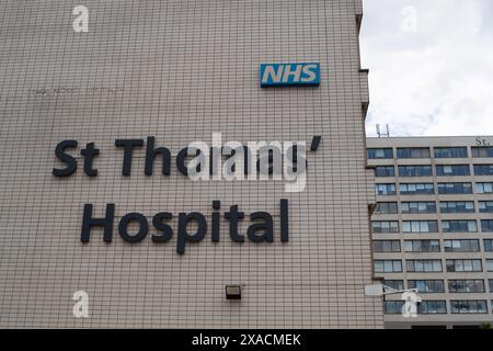 Londres, Royaume-Uni. 5 juin 2024. Hôpital St Thomas de Londres. Les enquêtes se poursuivent après que de grands hôpitaux de Londres aient été touchés par une cyberattaque plus tôt cette semaine contre Synnovis, partenaire en pathologie. King's College Hospital, Guy's and St Thomas', le Royal Brompton et l'Evelina London Children's Hospital ont été touchés lundi par une cyberattaque de ransomware contre Synnovis, partenaire en pathologie. Un incident critique a été déclaré et certaines procédures et opérations ont été annulées ou transférées à d'autres hôpitaux. Les transfusions sanguines en particulier ont été impactées. Les hôpitaux reviendraient maintenant au papier R. Banque D'Images