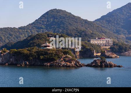 Petites îles avec des temples dans la baie de Tomonoura, île de Benten, Tomonoura, Honshu, Japon, Asie Copyright : CasparxSchlageter 1372-169 Banque D'Images