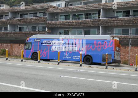 Pacific Palisades, California, USA 5 juin 2024 West Hollywood on City bus on PCH le 5 juin 2024 à Pacific Palisades, California, USA. Photo de Barry King/Alamy Stock photo Banque D'Images