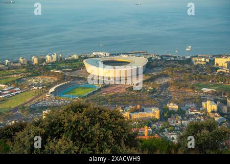 Vue du stade DHL au Cap depuis signal Hill au coucher du soleil, Cape Town, Western Cape, Afrique du Sud, Afrique Copyright : FrankxFell 844-33837 Banque D'Images