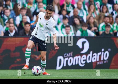 Andres Martin du Real Racing Club avec le ballon lors du match LaLiga Hypermotion entre le Real Racing Club et le Real Saragosse au stade El Sardinero Banque D'Images