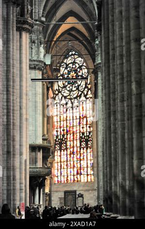 Cathédrale de Milan, Duomo, construction commencée en 1386, achevée en 1858, Milan, Milan, Lombardie, Italie, Europe, vitraux colorés impressionnants Banque D'Images