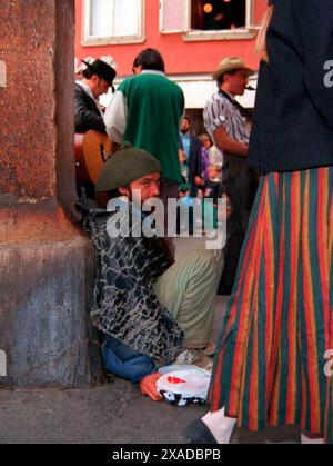 population pauvre dans notre société avec peu d'argent les pauvres dans notre société Banque D'Images