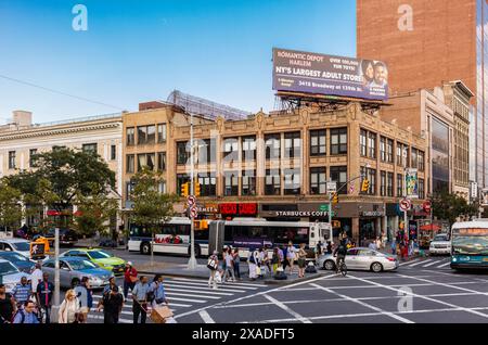 New York City, États-Unis - 25 août 2017 : à l'angle de Lenox Avenue (également appelé Malcolm X Boulevard) et W 125th Street (Martin Luther King Banque D'Images