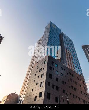 New York City, États-Unis - 25 août 2017 : sur la 8e Avenue, entre W 46th Street et W 47th Street, Manhattan. Banque D'Images