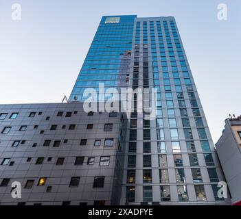 New York City, États-Unis - 25 août 2017 : sur la 8e Avenue, entre W 46th Street et W 47th Street, Manhattan. Banque D'Images