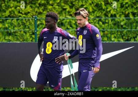 Les Anglais Bukayo Saka et Jack Grealish lors d'une séance d'entraînement à Tottenham Hotspur Training session, Londres. Date de la photo : jeudi 6 juin 2024. Banque D'Images