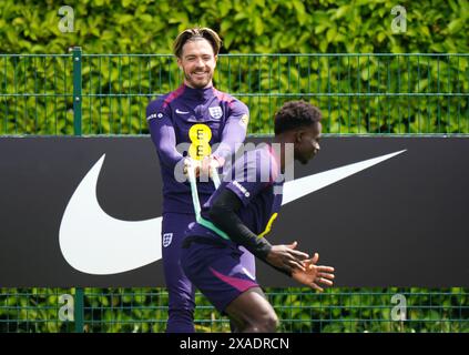 Les Anglais Bukayo Saka et Jack Grealish lors d'une séance d'entraînement à Tottenham Hotspur Training session, Londres. Date de la photo : jeudi 6 juin 2024. Banque D'Images