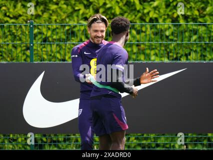 Les Anglais Bukayo Saka et Jack Grealish lors d'une séance d'entraînement à Tottenham Hotspur Training session, Londres. Date de la photo : jeudi 6 juin 2024. Banque D'Images